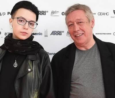 Михаил Ефремов - Рената Литвинова - Дочь Ефремова рассказала о финансовой поддержке со стороны ее крестной Ренаты Литвиновой - argumenti.ru