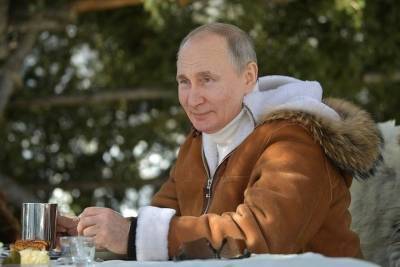 Сергей Шойгу - Владимир Путин - Песков поделился деталями отдыха Путина в тайге - mk.ru - респ.Тыва - Кызыл