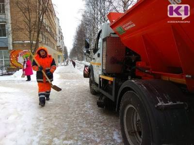 Дмитрий Дмитриев - Скользкие дороги Сыктывкара начали посыпать мраморной крошки - komiinform.ru - Сыктывкар