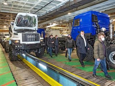 Автомобильный завод «Урал» обсудил с представителями товаропроводящей сети итоги и планы работы - u24.ru