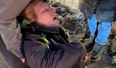 Маргарита Юдина - В МВД не смогли установить личность полицейского, ударившего Маргариту Юдину - newizv.ru - Санкт-Петербург