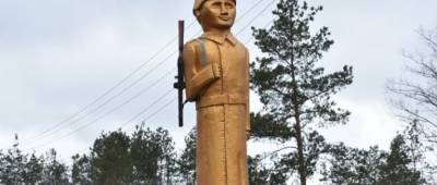 Владимир Путин - В сети хохочут над статуей в Житомире, которая похожа на Путина - w-n.com.ua - Житомирская обл. - Житомир