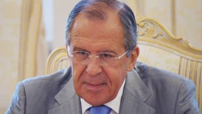 Сергей Лавров - Лавров показал отношение к карантину маской с нецензурной надписью - politros.com