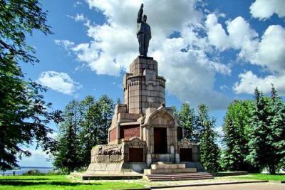 В.И.Ленин - Памятник Ленину в Центральном парке Костромы останется на своем месте - kostroma.mk.ru - Кострома