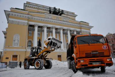 В Смольном поделились, сколько снега выпало за зиму в Петербурге - neva.today - Санкт-Петербург