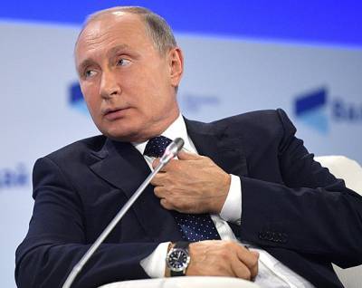 Сергей Шойгу - Владимир Путин - Роман Голованов - Джо Байден - На столе Владимира Путина в тайге пользователи Сети обнаружили «тайное послание» Джо Байдену - actualnews.org