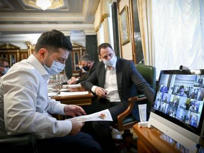Владимир Зеленский - Кабмин создаст спецфонд для выплат украинцам за непредвиденные последствия вакцинации от COVID-19 – Офис президента - gordonua.com