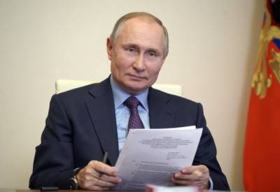 Владимир Путин - Путин распорядился представить к госнаградам и премиям всех причастных к созданию российских вакцин от COVID-19 - interfax-russia.ru - Россия