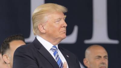 Дональд Трамп - Джо Байден - Трамп повеселил сторонников оценкой падения Байдена на трапе самолета - mir24.tv - Washington
