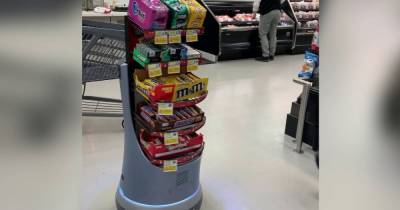 Кондитерская компания создала робота, который преследует покупателей и предлагает сладости - tsn.ua - США