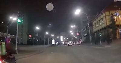 В Киеве полицейские с погоней ловили нового доставщика еды (видео) - focus.ua - Киев