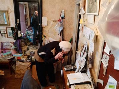 Вода льется прямо на кровать. У пожилой художницы в Смоленске годами заливает квартиру - rabochy-put.ru - Смоленск