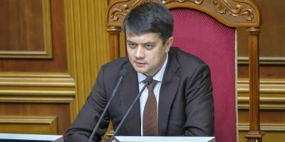Дмитрий Разумков - Сергей Стерненко - Стены сдачи не дают: Разумков осудил беспорядки под Офисом президента - sharij.net - Брюссель