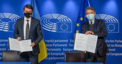 Дмитрий Разумков - Разумков призвал главу Европарламента помочь с резолюцией по Крыму - dsnews.ua - Крым - Брюссель