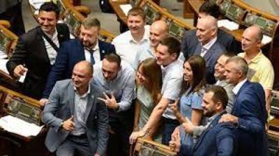 Давид Арахамия - Александр Корниенко - Сергей Стерненко - «Слуги» зарегистрировали в парламенте проект постановления о событиях на Банковой 20 марта - lenta.ua - Киев