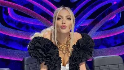 Ольга Полякова - Оля Полякова в соблазнительных бикини показала пластичные и сексуальные движения, позируя в красной комнате - goodnews.ua