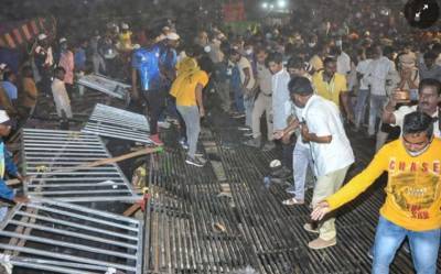 В Индии рухнула трибуна стадиона, пострадали 100 человек (видео) - lenta.ua - Индия