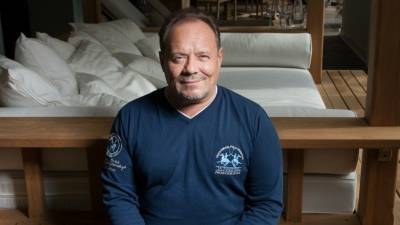 «Делайте этот шаг»: звезда сериала «Солдаты» призвал к вакцинации от коронавируса - 5-tv.ru