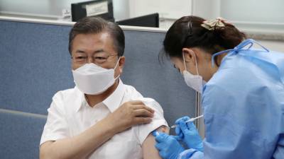 Борис Джонсон - Мун Чжэин - Президент Южной Кореи привился от коронавируса вакциной AstraZeneca - russian.rt.com - Южная Корея - Англия