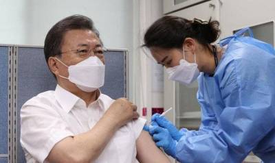 Мун Чжэин - Президент Южной Кореи вместе с женой привился вакциной AstraZeneca - reendex.ru - Норвегия - Южная Корея - Англия - Грузия - Эстония - Болгария - Дания - Таиланд - Ирландия
