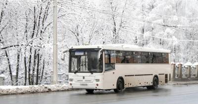 В Омске водитель автобуса умер за рулем во время движения - ren.tv - Омск - Суперомск