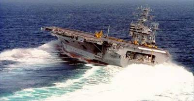 Кристофер Миллер - В Сети появилось фото экстремального дрифта авианосца USS Nimitz - ren.tv - США - Иран