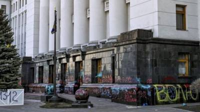 Около 10 компаний готовы убрать краску со стен Офиса президента - hubs.ua