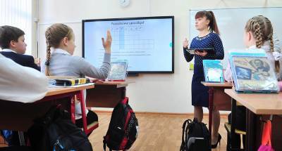 Олег Смолин - Зарплаты учителей предложили увеличить вдвое - tvc.ru