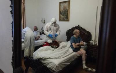 Власти Праги сняли роскошную гостиницу для больных COVID бездомных - korrespondent.net - Чехия - Прага