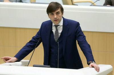 Сергей Кравцов - В Минпросвещения рассказали о работе над единой моделью оплаты труда педагогов - pnp.ru
