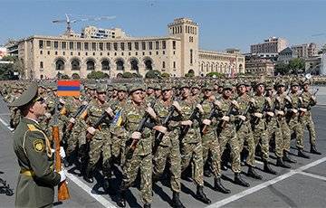Артак Давтян - Армянская армия ушла из политики? - charter97.org