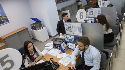 Денис Давыдов - Эксперт рассказал, как бороться с навязыванием дополнительных услуг в банке - m24.ru