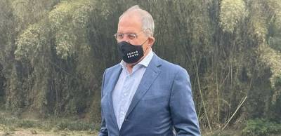 Сергей Лавров - Что Лавров хотел сказать маской FCKNG QRNTN? - politnavigator.net - Россия