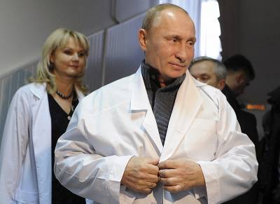 Владимир Путин - Дмитрий Песков - В Кремле объяснили, почему Путин не будет прививаться на камеры - tvc.ru