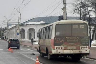 ДТП в самом центре Костромы: пассажирский автобус врезался в иномарку - kostroma.mk.ru - Кострома