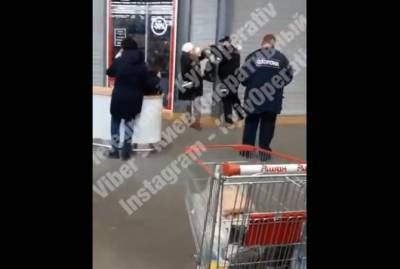 В Киеве уволили охранника супермаркета, который ударил в лицо женщину - kp.ua - Киев