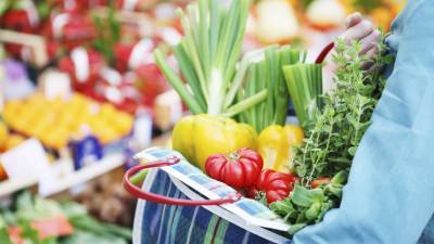 Михаил Глушков - Эксперт прокомментировал ситуацию с ценами на овощи и фрукты - russian.rt.com
