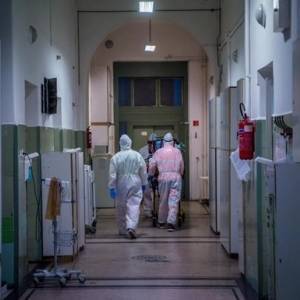 В Венгрии зафиксировали рекорд суточной смертности от коронавируса - reporter-ua.com - Эстония - Венгрия
