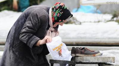 Марина Лазебная - Киев урежет пенсии сотням тысяч украинцев - riafan.ru - Киев - Мариуполь - Ужгород