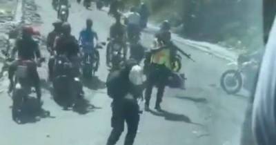 В Гаити вооруженные лица захватили автобус со сборной Белиза: видео жесткого нападения - tsn.ua - Гаити - Белиз
