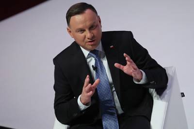 Анджей Дуды - Писатель назвал президента Польши дебилом и пошел под суд - lenta.ru