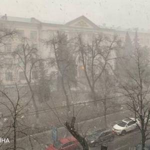 В Киеве метель: на столичных дорогах образовались пробки - reporter-ua.com - Киев