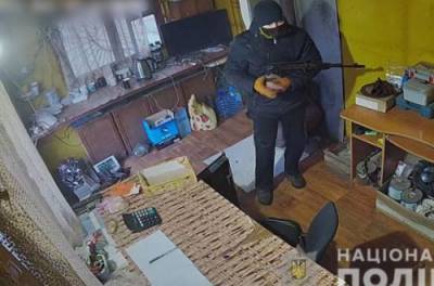 На Донбассе неизвестный ограбил пункт приема металлолома и ранил человека - from-ua.com - Славянск - Донецкая обл.