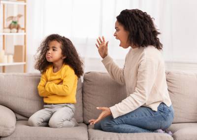 Как не проявлять злость и агрессию к ребенку: советы от психологов - 24tv.ua