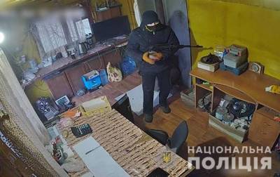 В Славянске неизвестный с автоматом напал на пункт приема металлолома - korrespondent.net - Украина - Славянск - Краматорск - Донецкая обл.