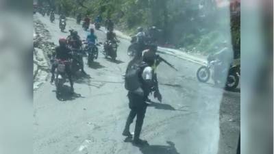 Автобус сборной Белиза по футболу в Гаити остановили вооруженные бандиты - vesti.ru - Гаити - Белиз - Порт-О-Пренс