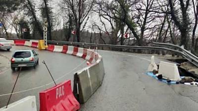 Алексей Копайгородский - Режим ЧС ввели на поврежденном оползнем участке трассы в Сочи - iz.ru - Сочи - Апсны
