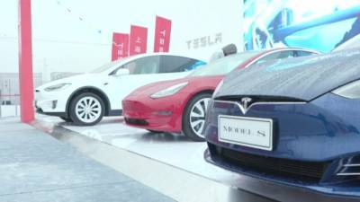 Илон Маск - Маск: электромобили Tesla теперь можно купить за биткоины - vesti.ru