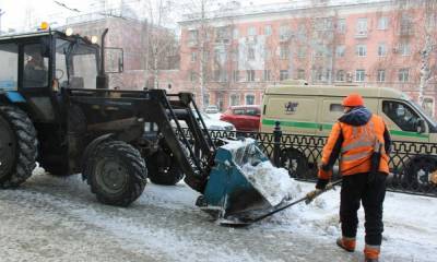 В Барнауле дорожные службы переведены на особый режим работы из-за метели - runews24.ru - Барнаул