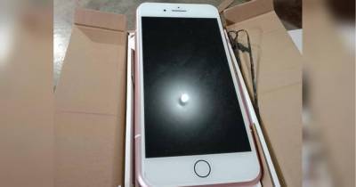 Парень купил через интернет дешевый iPhone и заподозрил неладное, получив коробку высотой в человеческий рост - fakty.ua - Таиланд